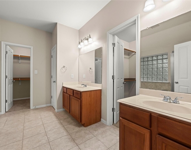 5105 Hibiscus Valley Dr - Photo Thumbnail 18