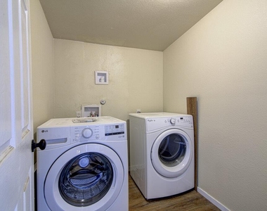 1410 Kamar Dr - Photo Thumbnail 15