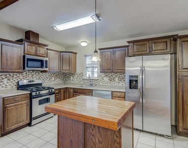 1410 Kamar Dr - Photo Thumbnail 6