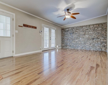 1410 Kamar Dr - Photo Thumbnail 3
