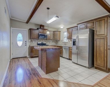 1410 Kamar Dr - Photo Thumbnail 5