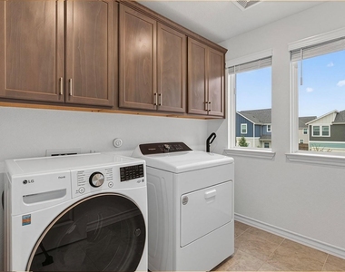 2911 St Regis Dr - Photo Thumbnail 14