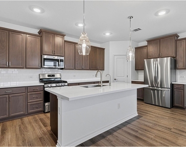 2911 St Regis Dr - Photo Thumbnail 6