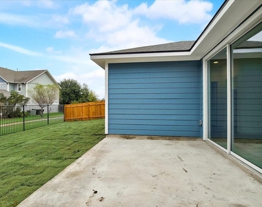 117 Lacey Oak Loop - Photo Thumbnail 32
