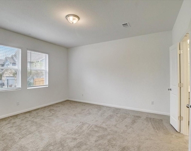 117 Lacey Oak Loop - Photo Thumbnail 19