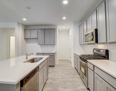 117 Lacey Oak Loop - Photo Thumbnail 16