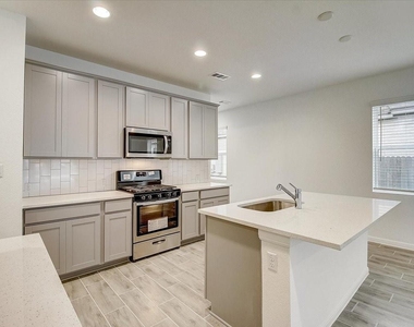 117 Lacey Oak Loop - Photo Thumbnail 17