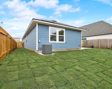 117 Lacey Oak Loop - Photo Thumbnail 35