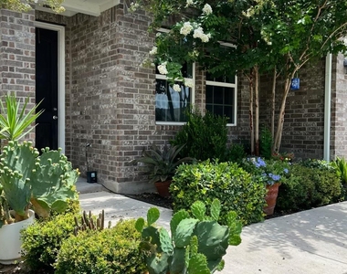 117 Lacey Oak Loop - Photo Thumbnail 38
