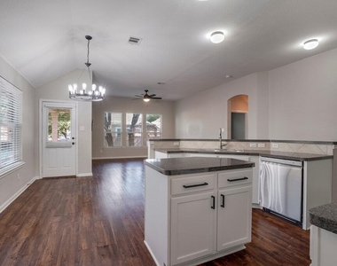 2985 Overland St - Photo Thumbnail 5