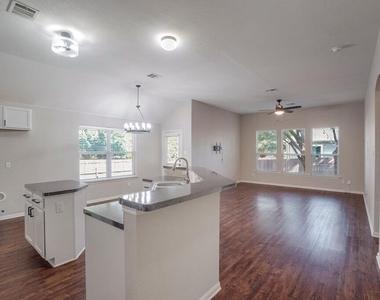 2985 Overland St - Photo Thumbnail 3