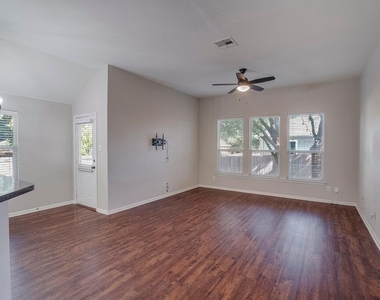 2985 Overland St - Photo Thumbnail 8