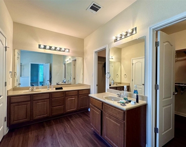 4126 Green Vista Pl - Photo Thumbnail 8
