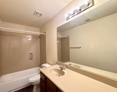 4126 Green Vista Pl - Photo Thumbnail 12