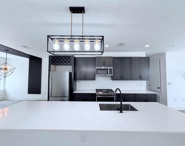 1417 Kramer Ln - Photo Thumbnail 19