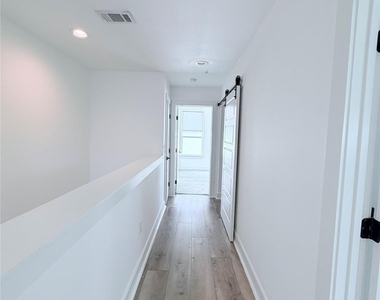 1417 Kramer Ln - Photo Thumbnail 9