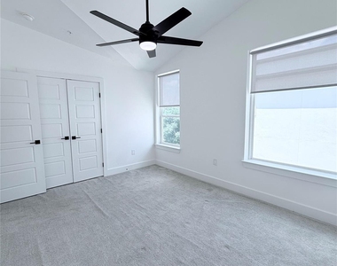 1417 Kramer Ln - Photo Thumbnail 11
