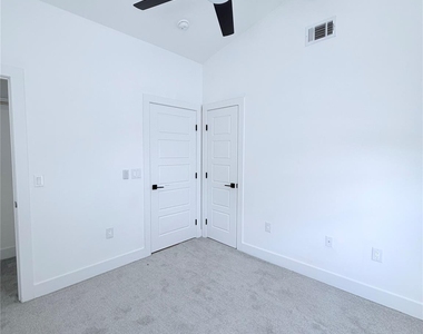 1417 Kramer Ln - Photo Thumbnail 23