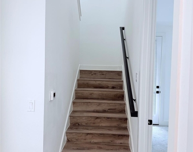 1417 Kramer Ln - Photo Thumbnail 7