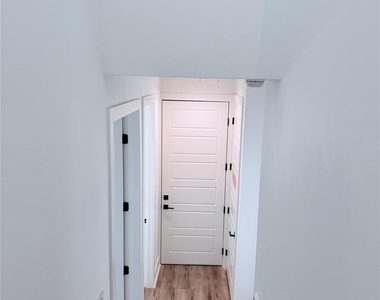 1417 Kramer Ln - Photo Thumbnail 6