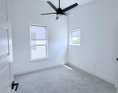 1417 Kramer Ln - Photo Thumbnail 22