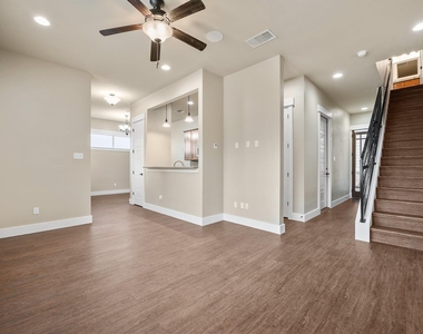 1704 Cedar Bend Dr - Photo Thumbnail 2