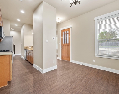1704 Cedar Bend Dr - Photo Thumbnail 8