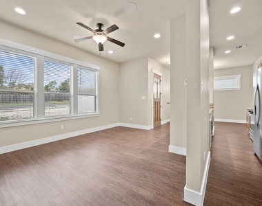 1704 Cedar Bend Dr - Photo Thumbnail 3