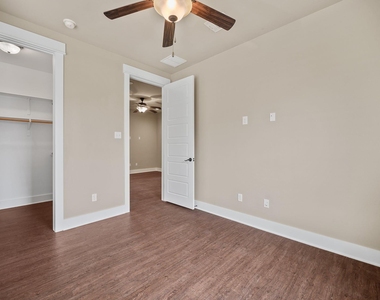 1704 Cedar Bend Dr - Photo Thumbnail 19