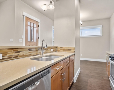 1704 Cedar Bend Dr - Photo Thumbnail 5