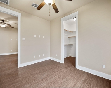 1704 Cedar Bend Dr - Photo Thumbnail 21