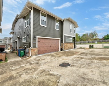 1704 Cedar Bend Dr - Photo Thumbnail 26