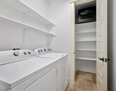 1704 Cedar Bend Dr - Photo Thumbnail 23