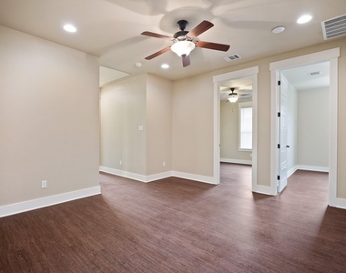 1704 Cedar Bend Dr - Photo Thumbnail 11