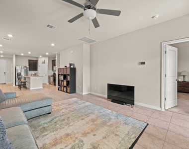 329 Serpens St - Photo Thumbnail 8