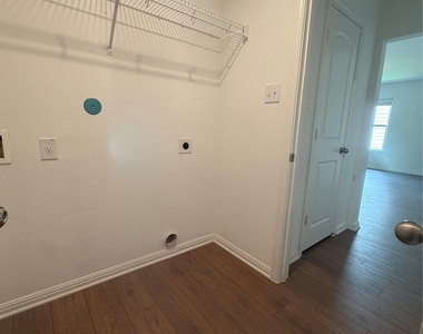 18300 Speculator Ln - Photo Thumbnail 4