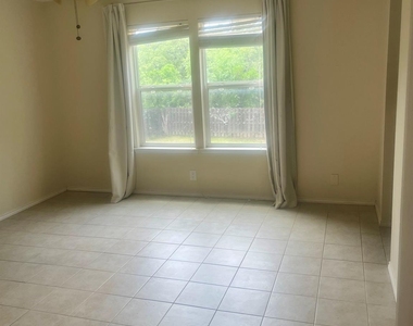 426 Sailmaster St - Photo Thumbnail 8