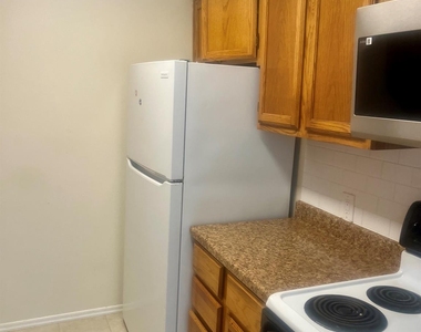 426 Sailmaster St - Photo Thumbnail 4