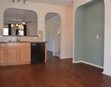 8312 Minnesota Ln - Photo Thumbnail 8
