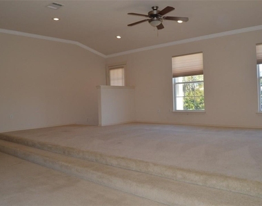 8312 Minnesota Ln - Photo Thumbnail 11