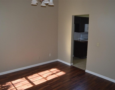 8312 Minnesota Ln - Photo Thumbnail 3