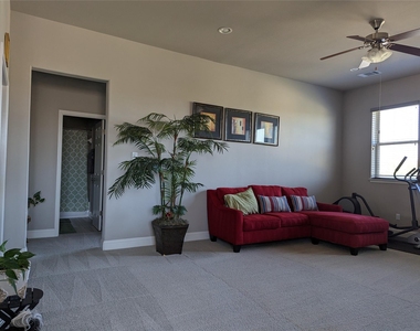 204 Southern Carina Dr - Photo Thumbnail 7