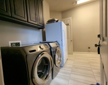 204 Southern Carina Dr - Photo Thumbnail 9