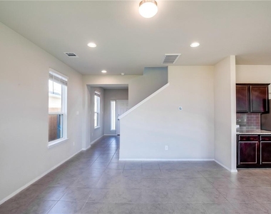 226 Trailside Ln - Photo Thumbnail 4