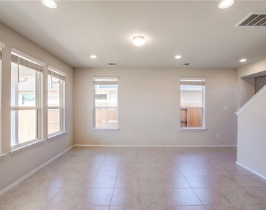 226 Trailside Ln - Photo Thumbnail 5