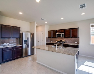 226 Trailside Ln - Photo Thumbnail 9