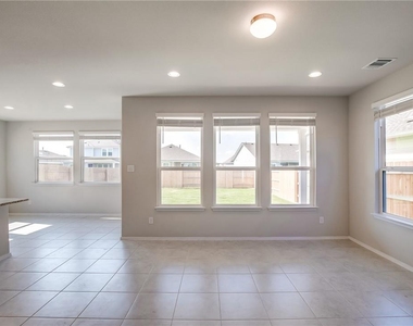 226 Trailside Ln - Photo Thumbnail 6