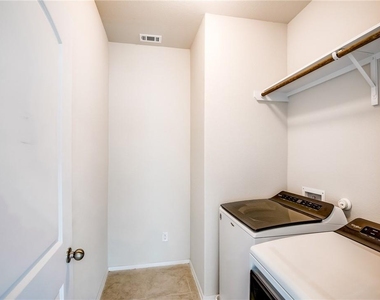 226 Trailside Ln - Photo Thumbnail 23