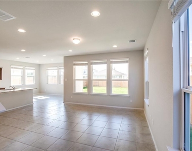 226 Trailside Ln - Photo Thumbnail 3