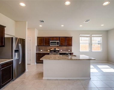 226 Trailside Ln - Photo Thumbnail 8